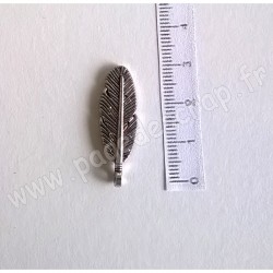 SCRAPBERRY'S CHARMS FEATHER 8 x 30 mm